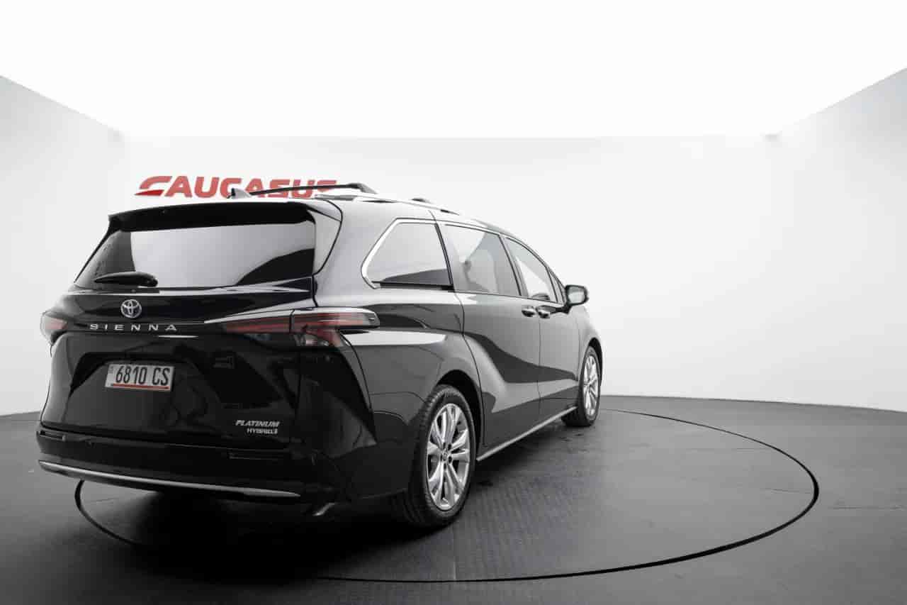 TOYOTA Sienna - 4