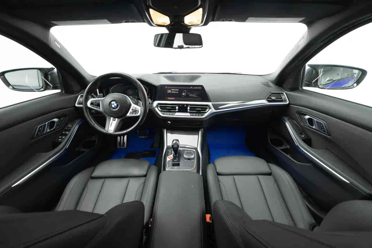 BMW 330i - 9