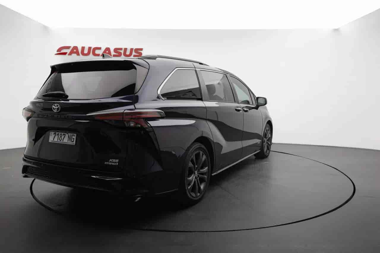 TOYOTA Sienna - 4