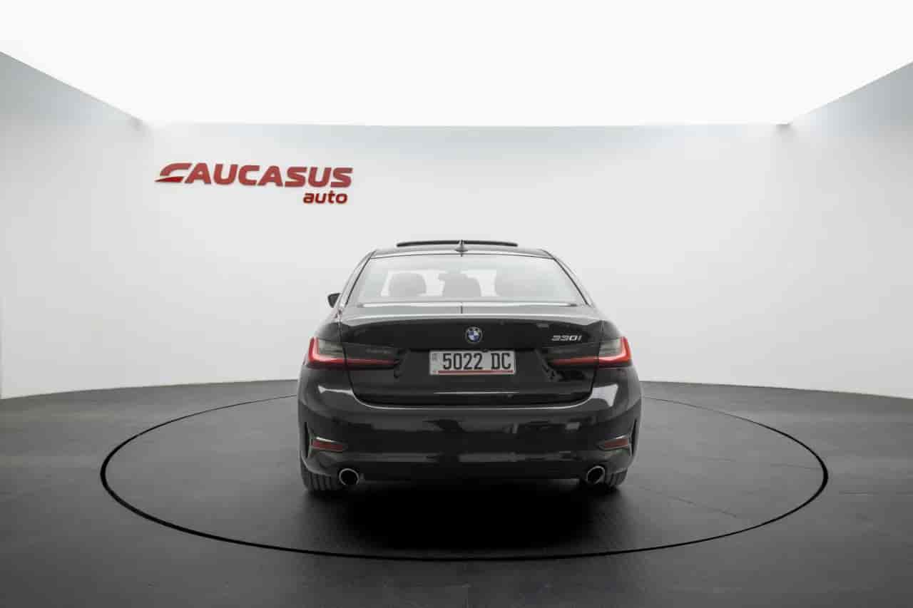 BMW 330i - 5