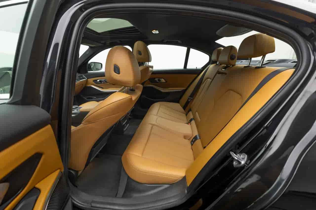 BMW 330i - 8