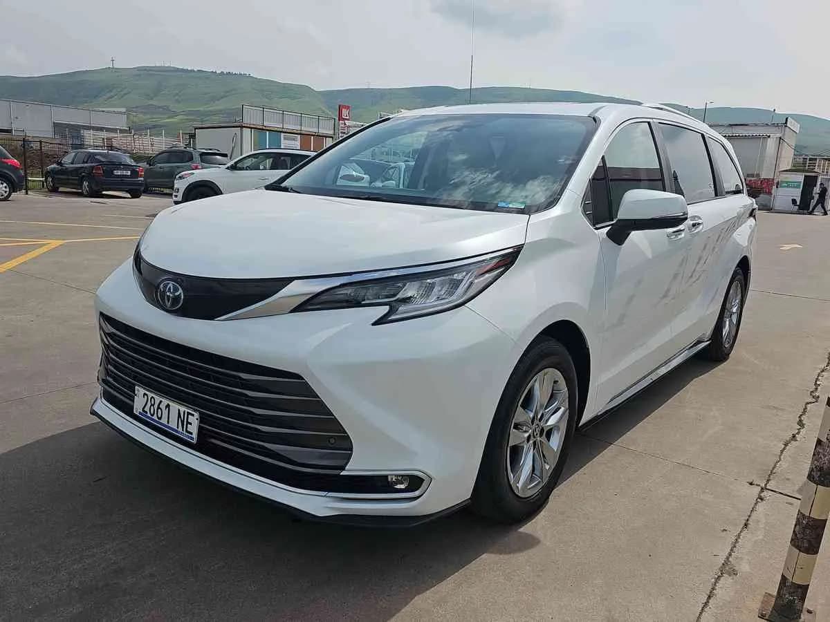 TOYOTA Sienna - 1
