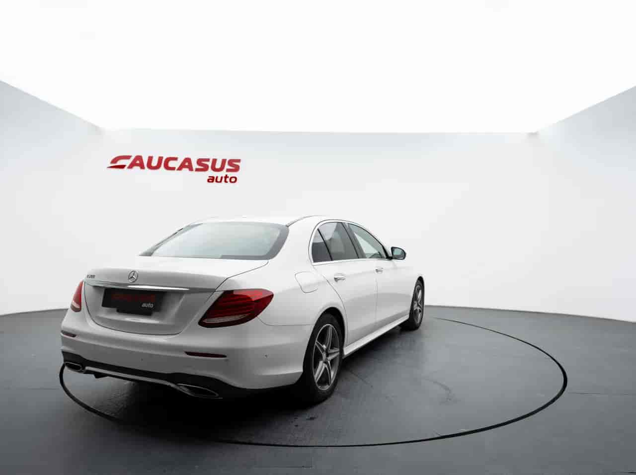 MERCEDES-BENZ E-Class - 4
