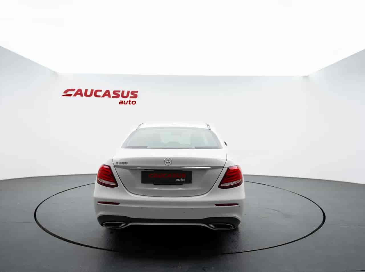 MERCEDES-BENZ E-Class - 5