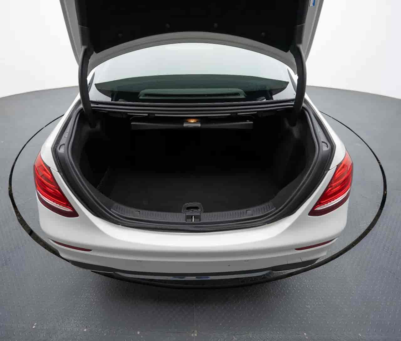 MERCEDES-BENZ E-Class - 7