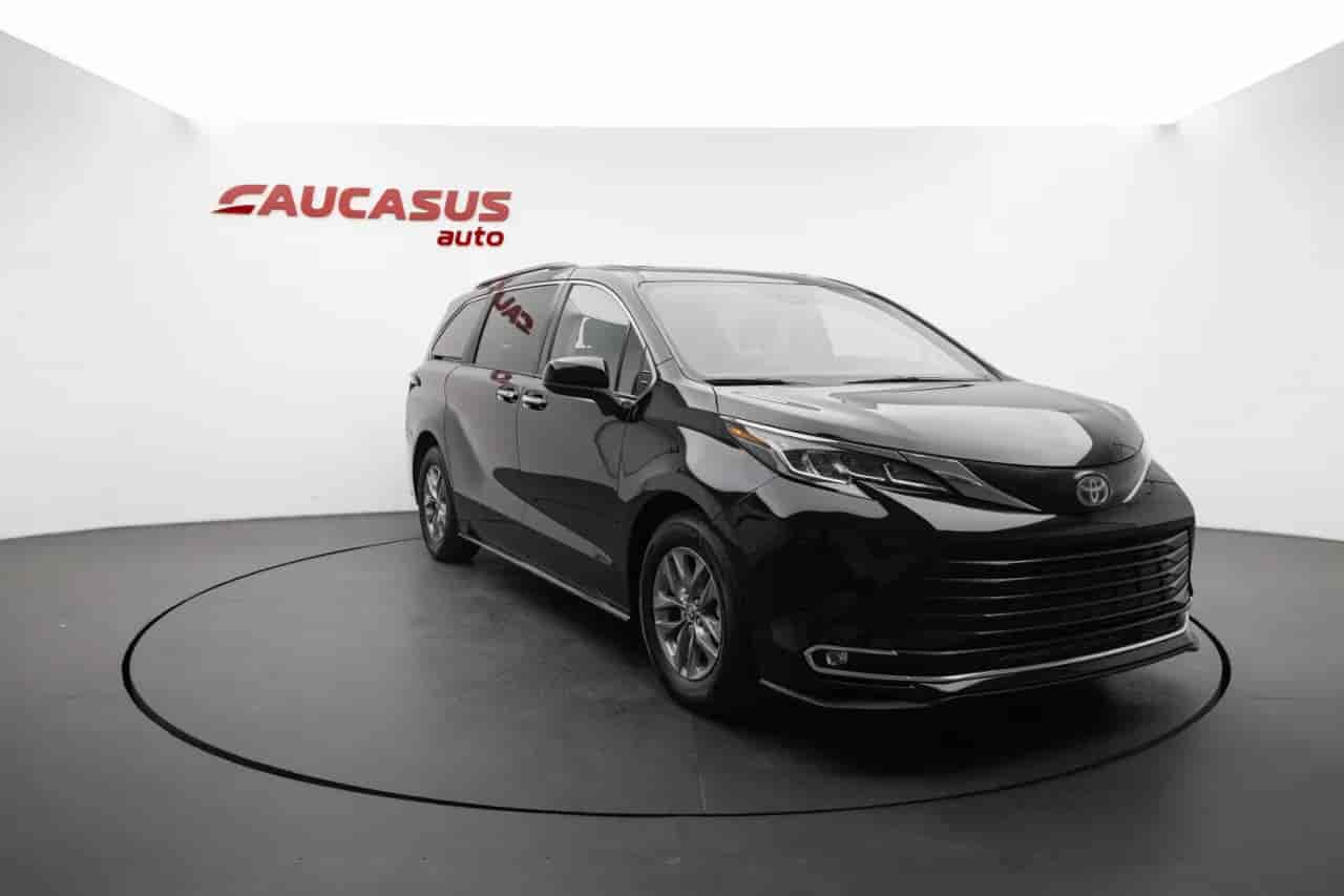 TOYOTA Sienna - 3