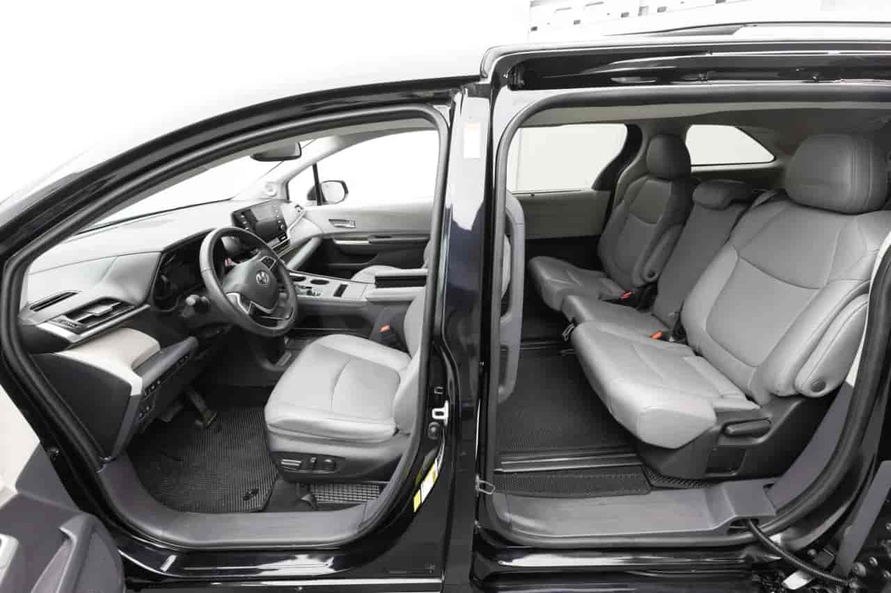 TOYOTA Sienna - 8