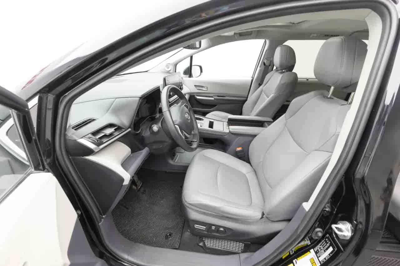 TOYOTA Sienna - 10