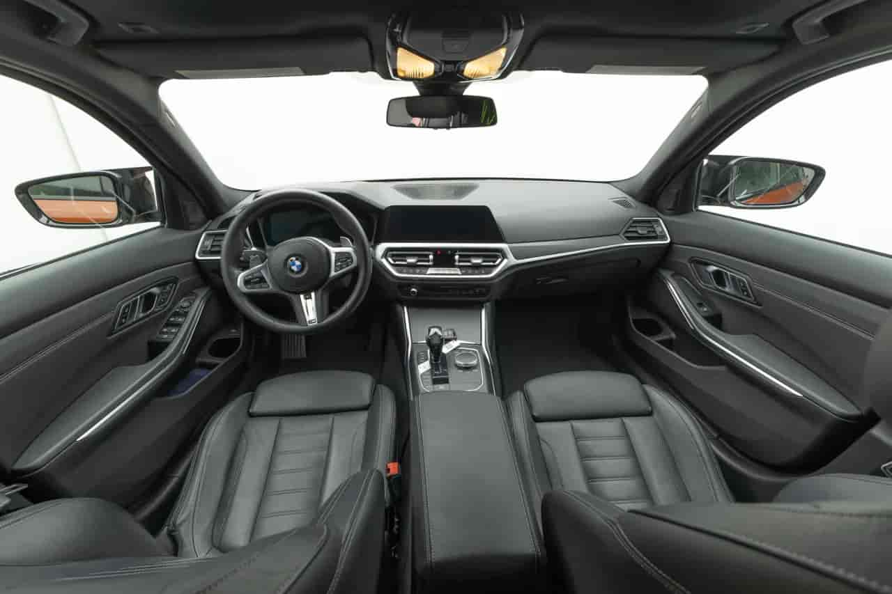 BMW 330i - 9