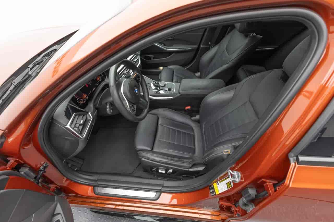 BMW 330i - 10