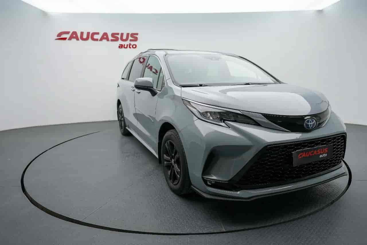 TOYOTA Sienna - 3