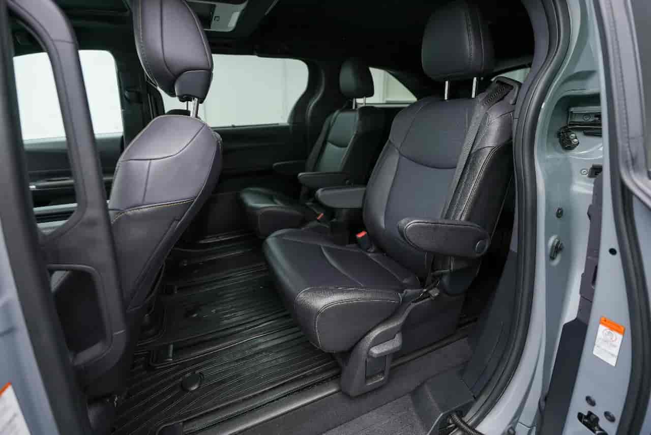 TOYOTA Sienna - 9