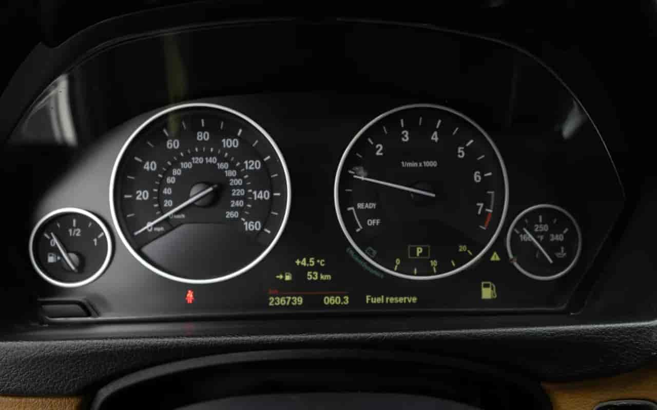 BMW 328i - 9