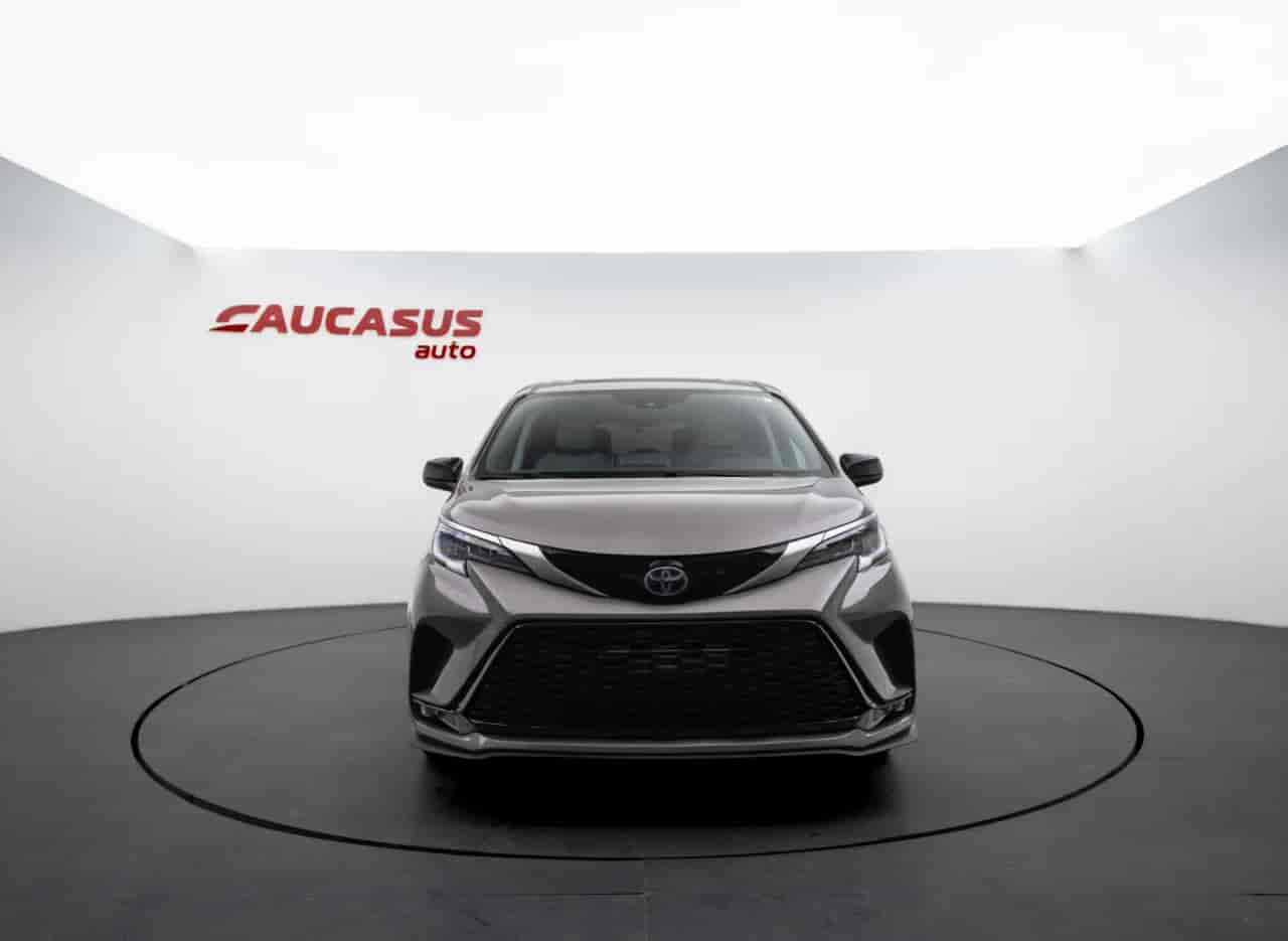TOYOTA Sienna - 2