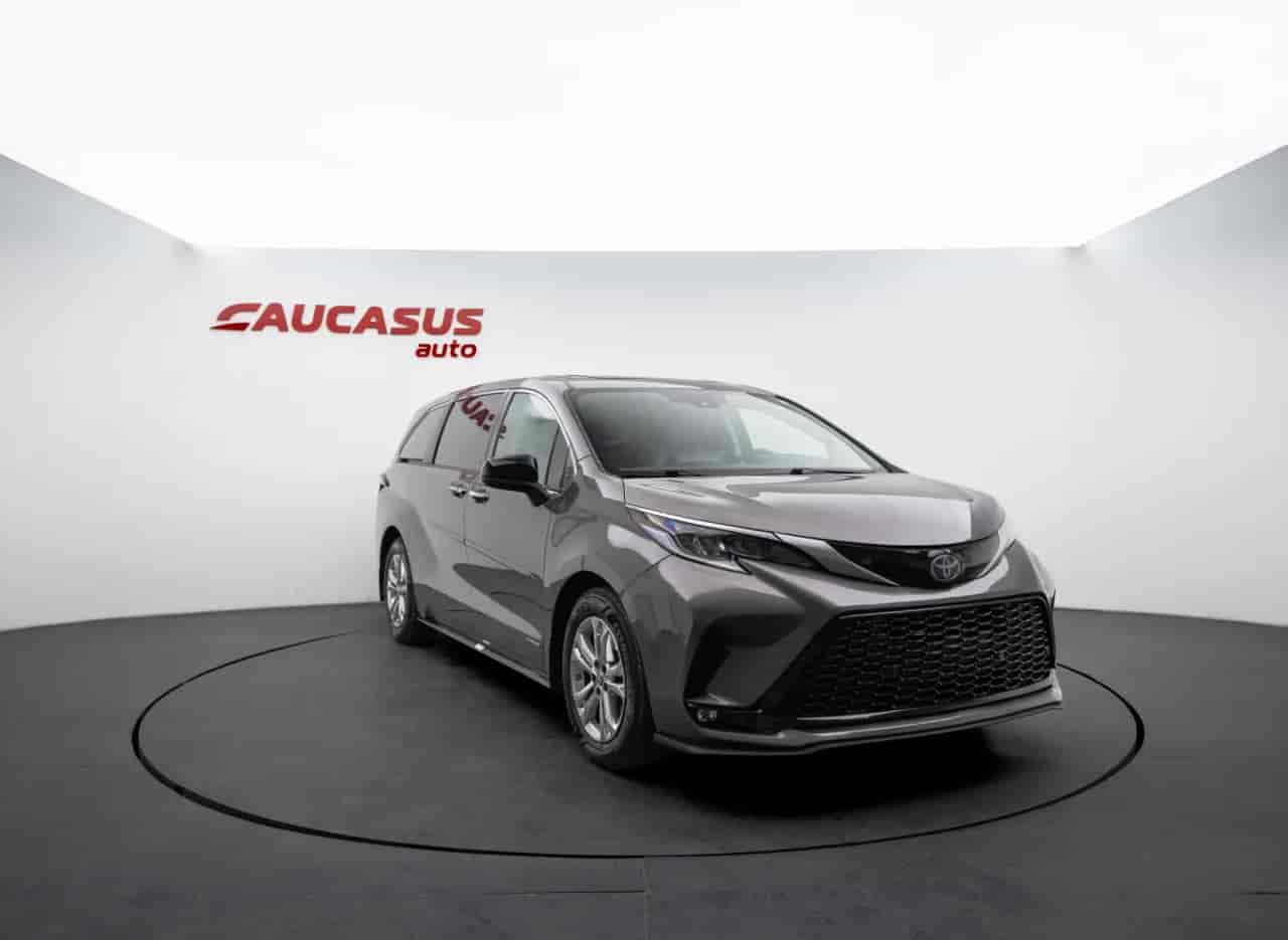 TOYOTA Sienna - 3