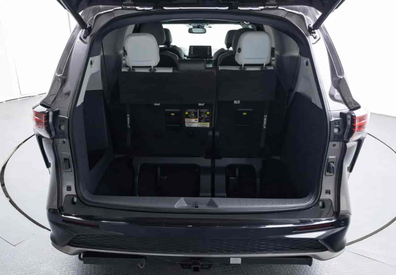 TOYOTA Sienna - 7