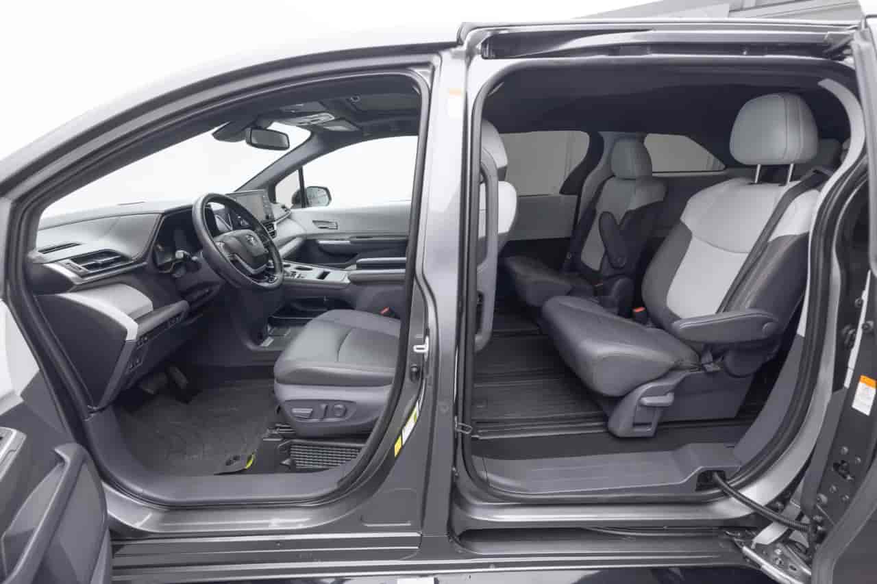 TOYOTA Sienna - 8