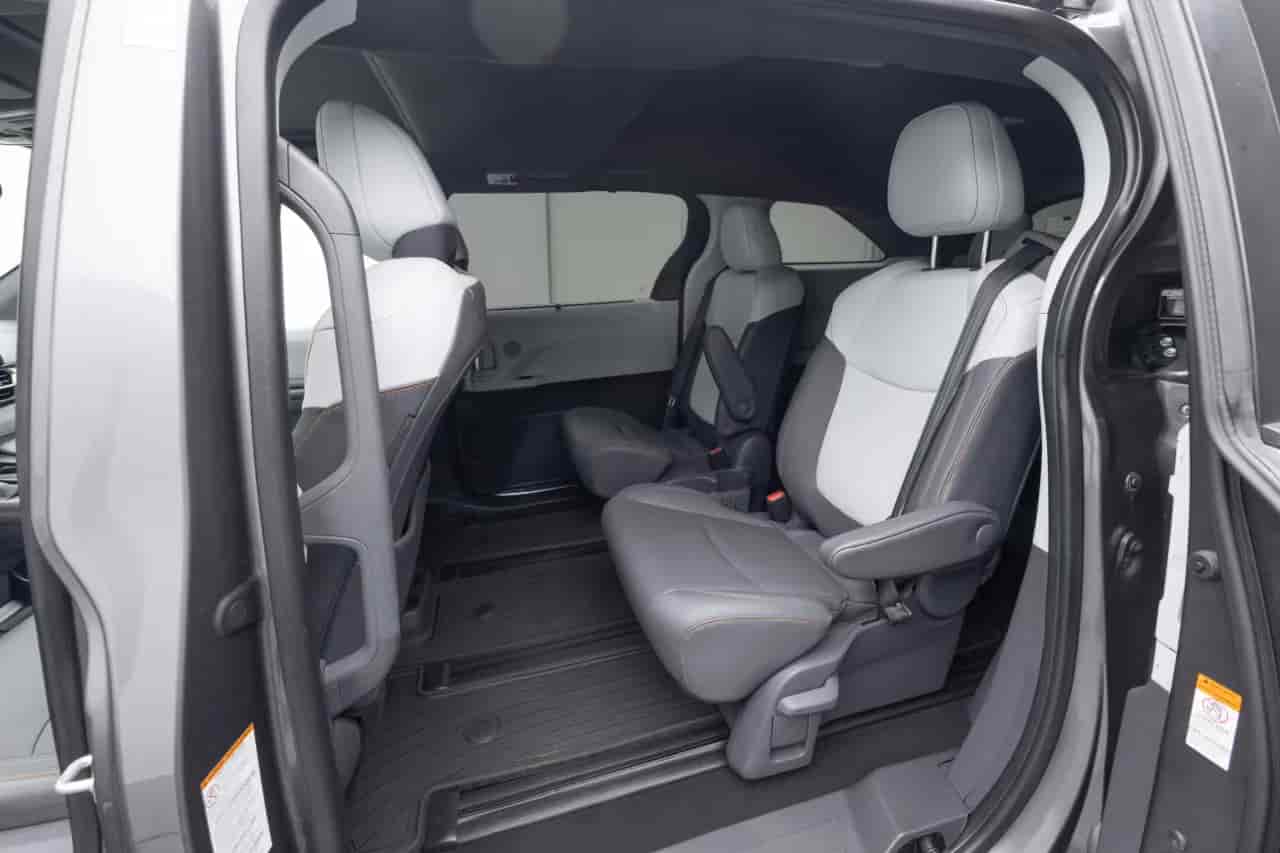 TOYOTA Sienna - 9