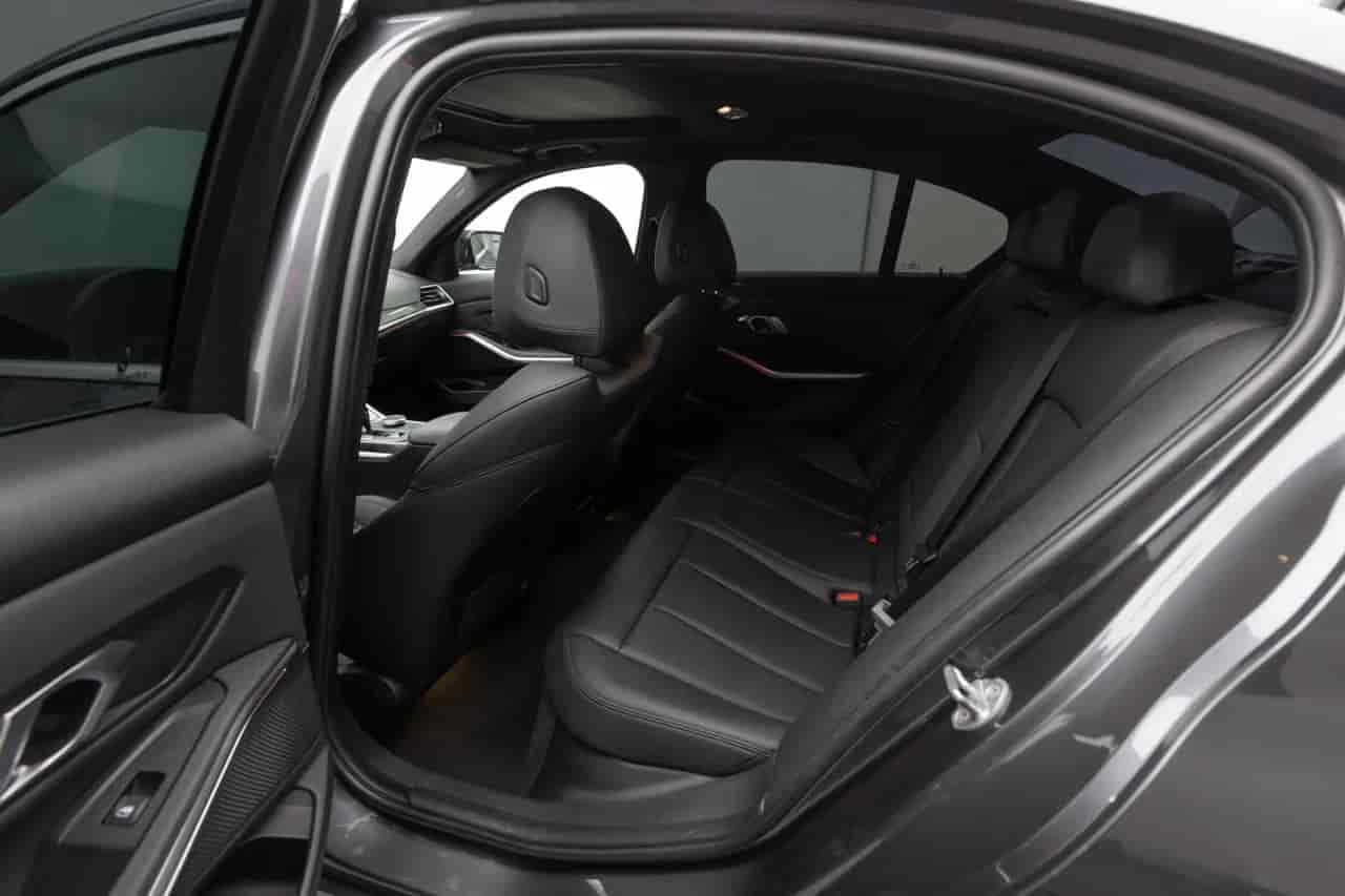 BMW 330i - 7