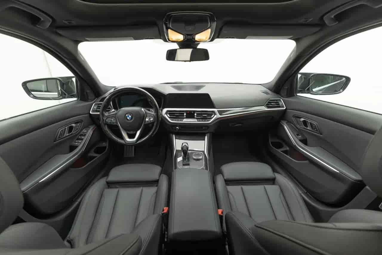 BMW 330i - 9