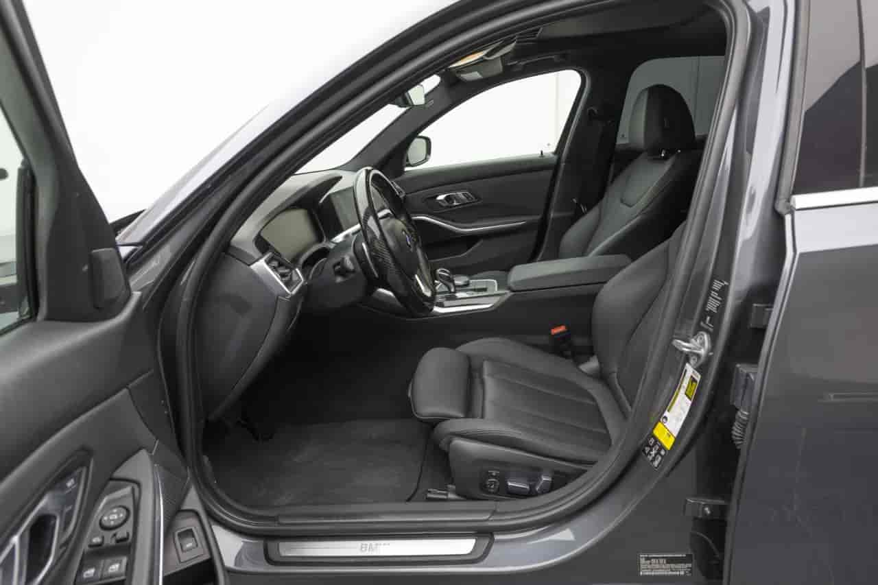 BMW 330i - 10