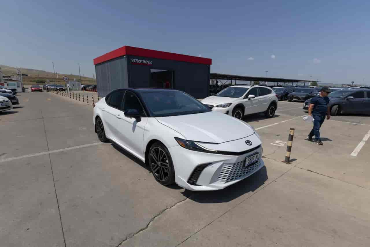 TOYOTA Camry - 3