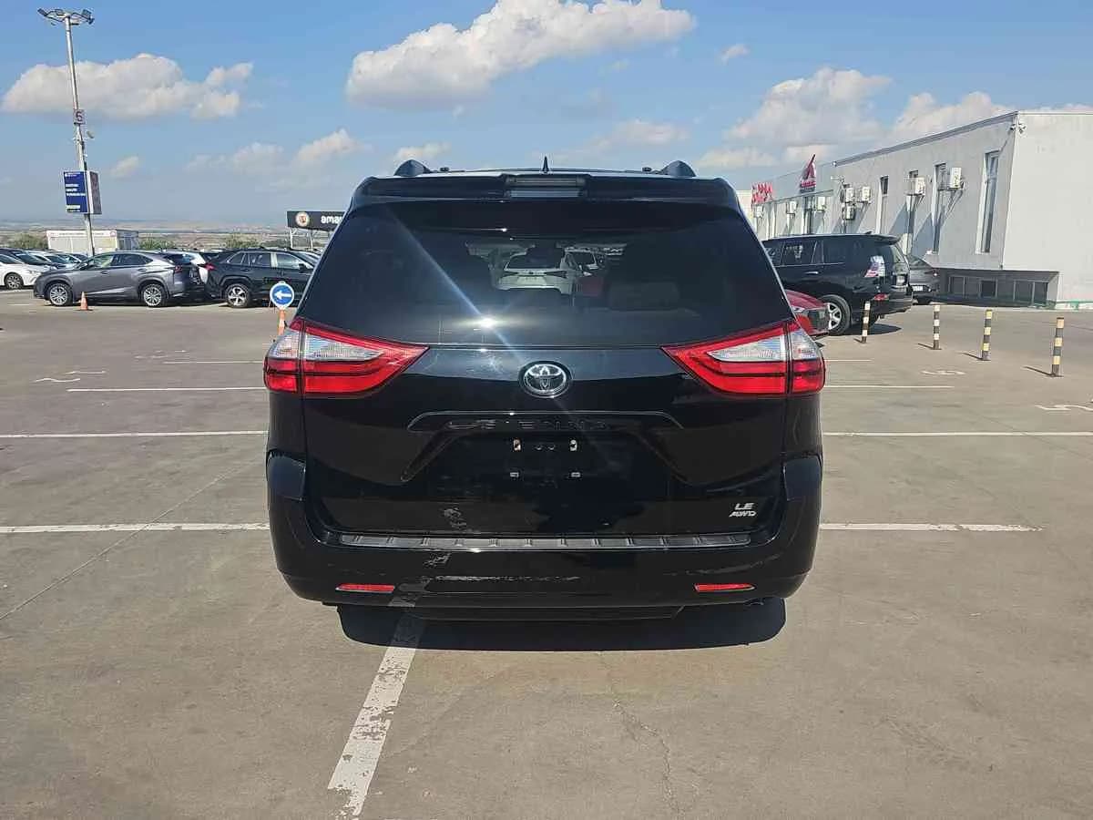 TOYOTA Sienna - 5