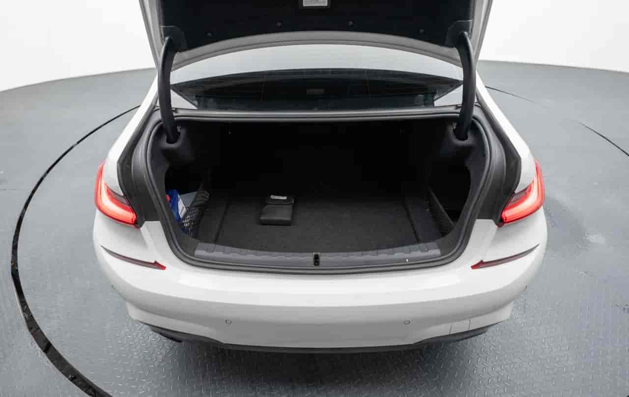 BMW 330i - 7
