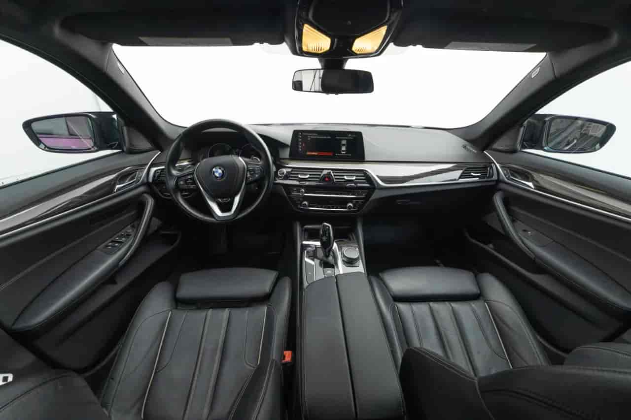 BMW 5-Series - 9