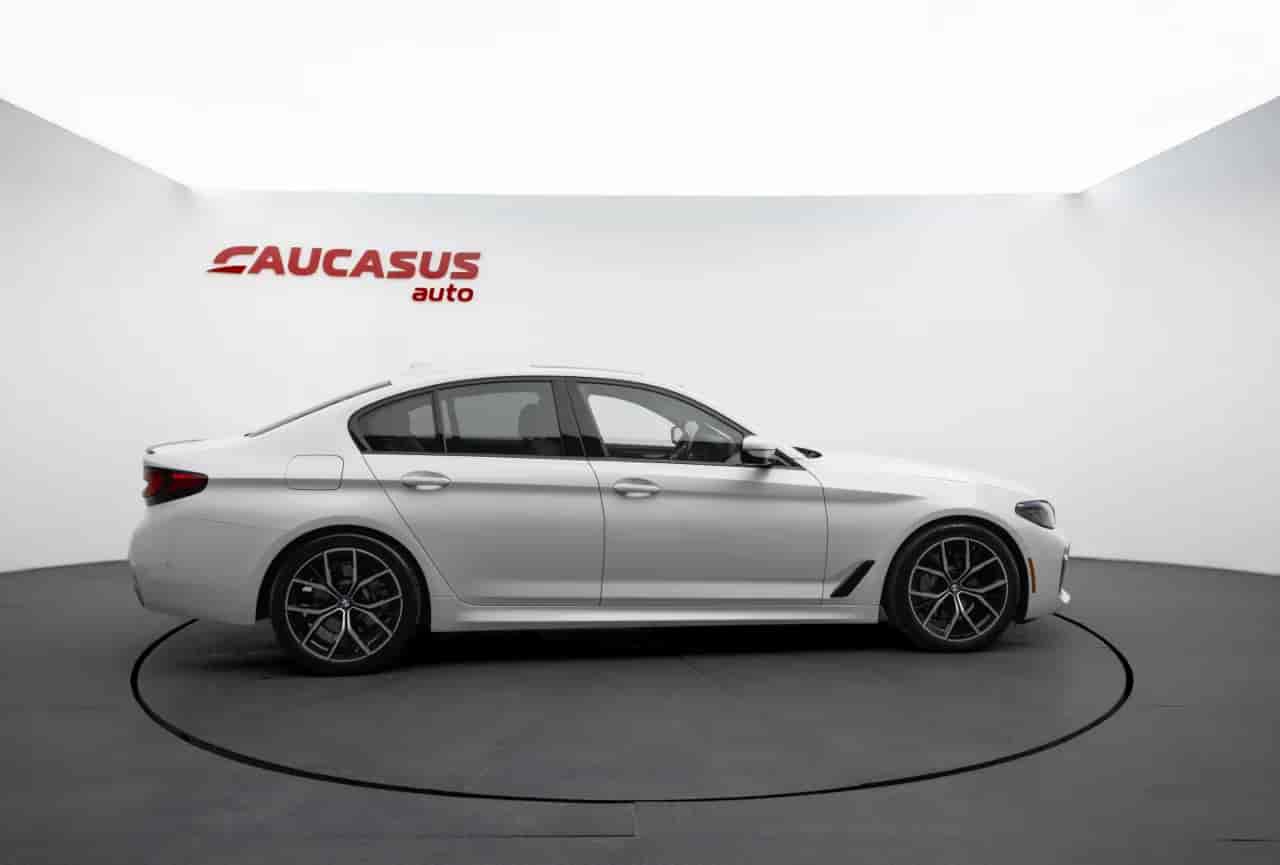 BMW 5-Series - 4