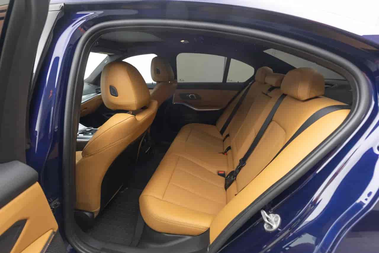 BMW 3-Series - 8
