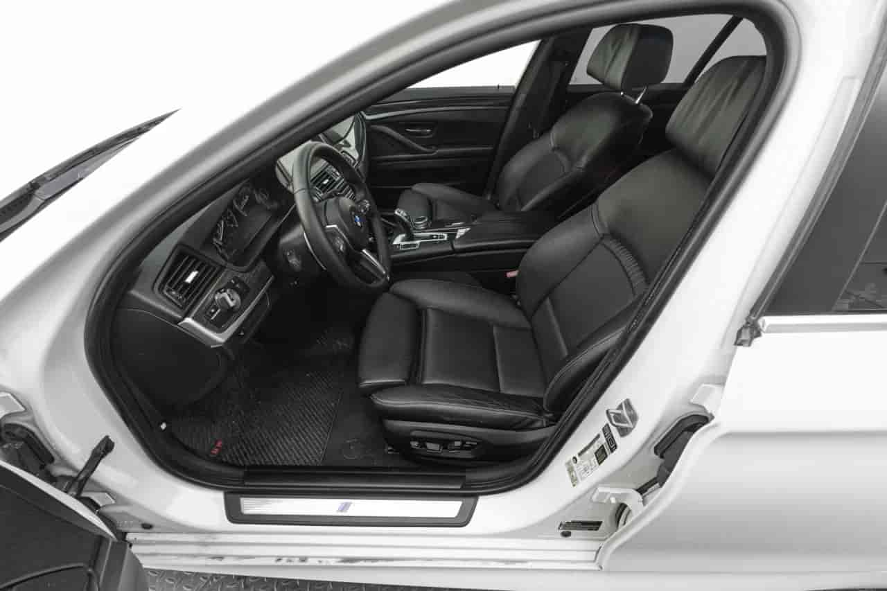 BMW 5-Series - 10