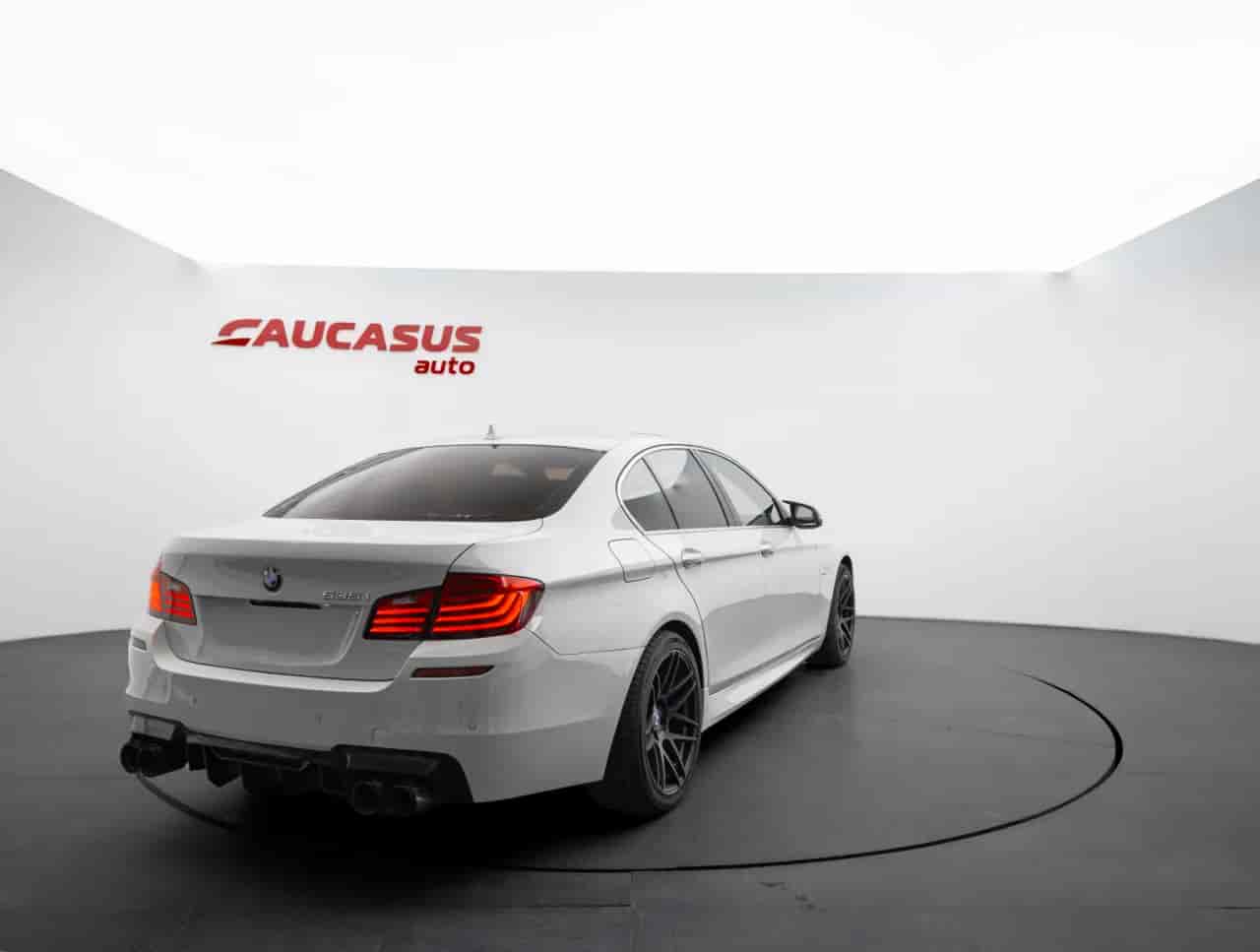 BMW 5-Series - 4
