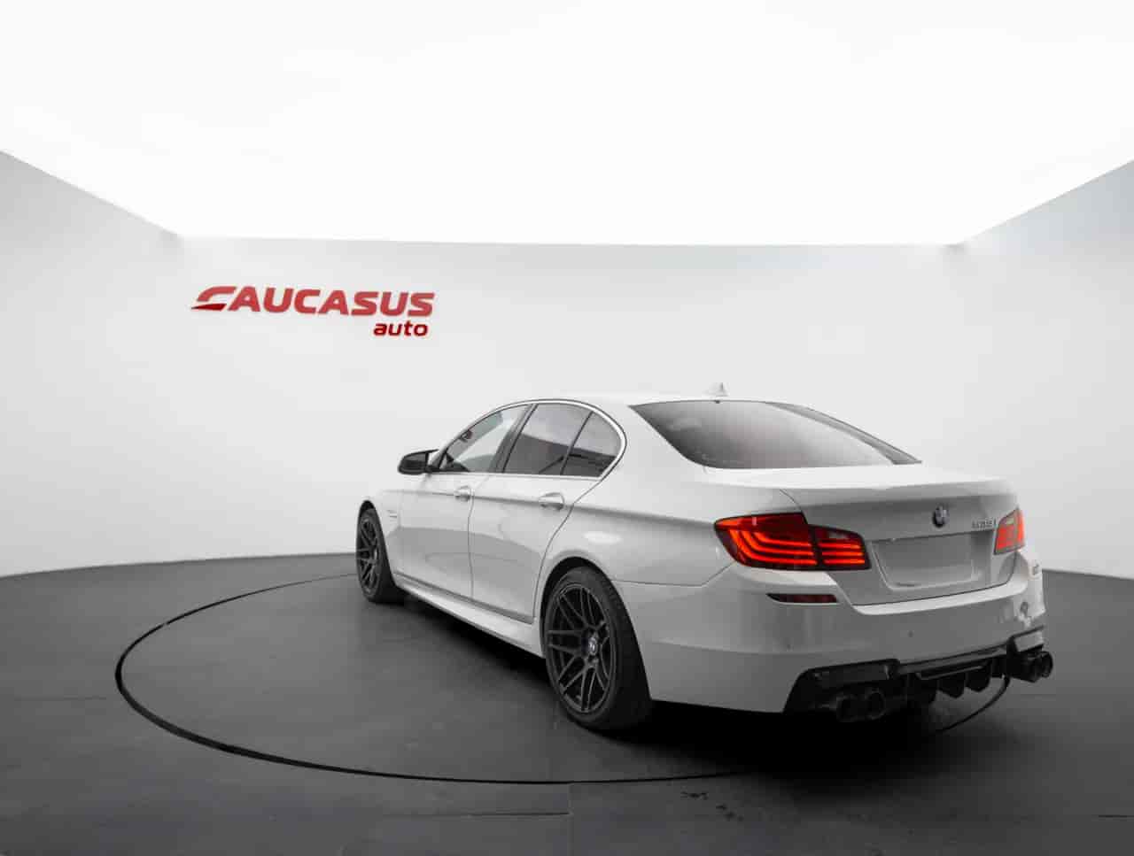 BMW 5-Series - 6