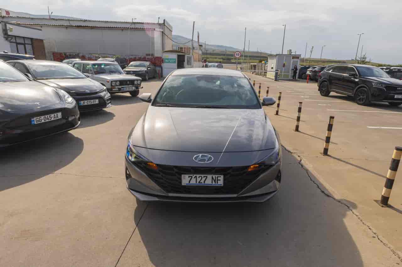 HYUNDAI Elantra - 2