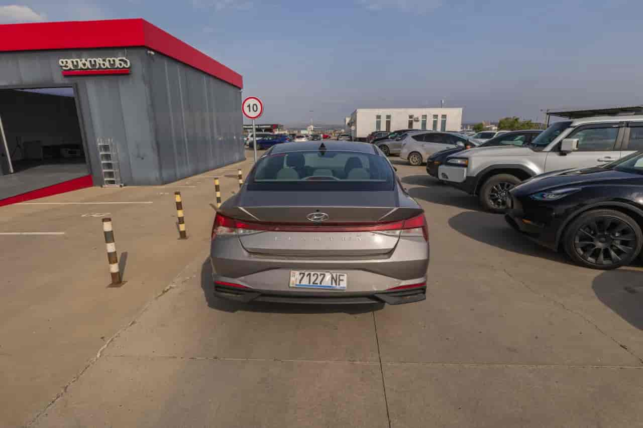 HYUNDAI Elantra - 5
