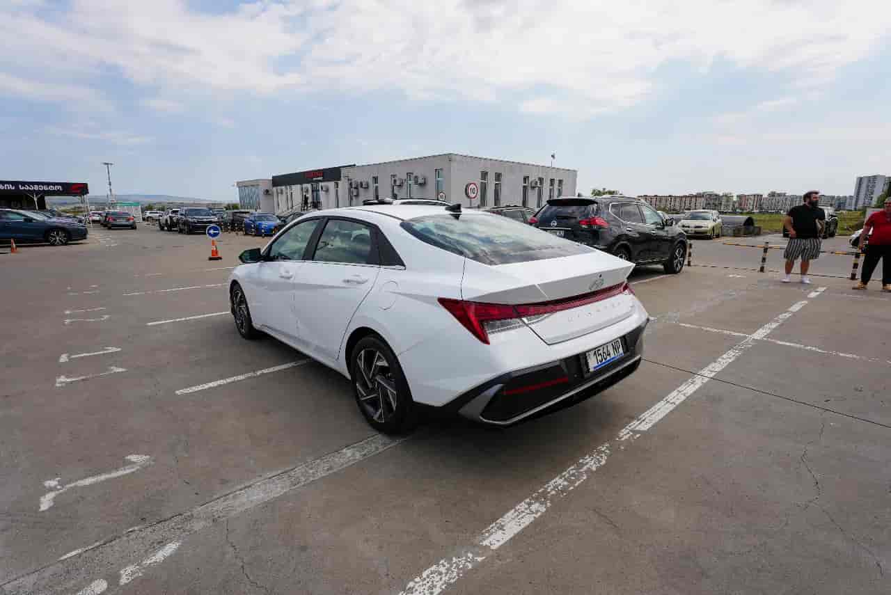 HYUNDAI Elantra - 6