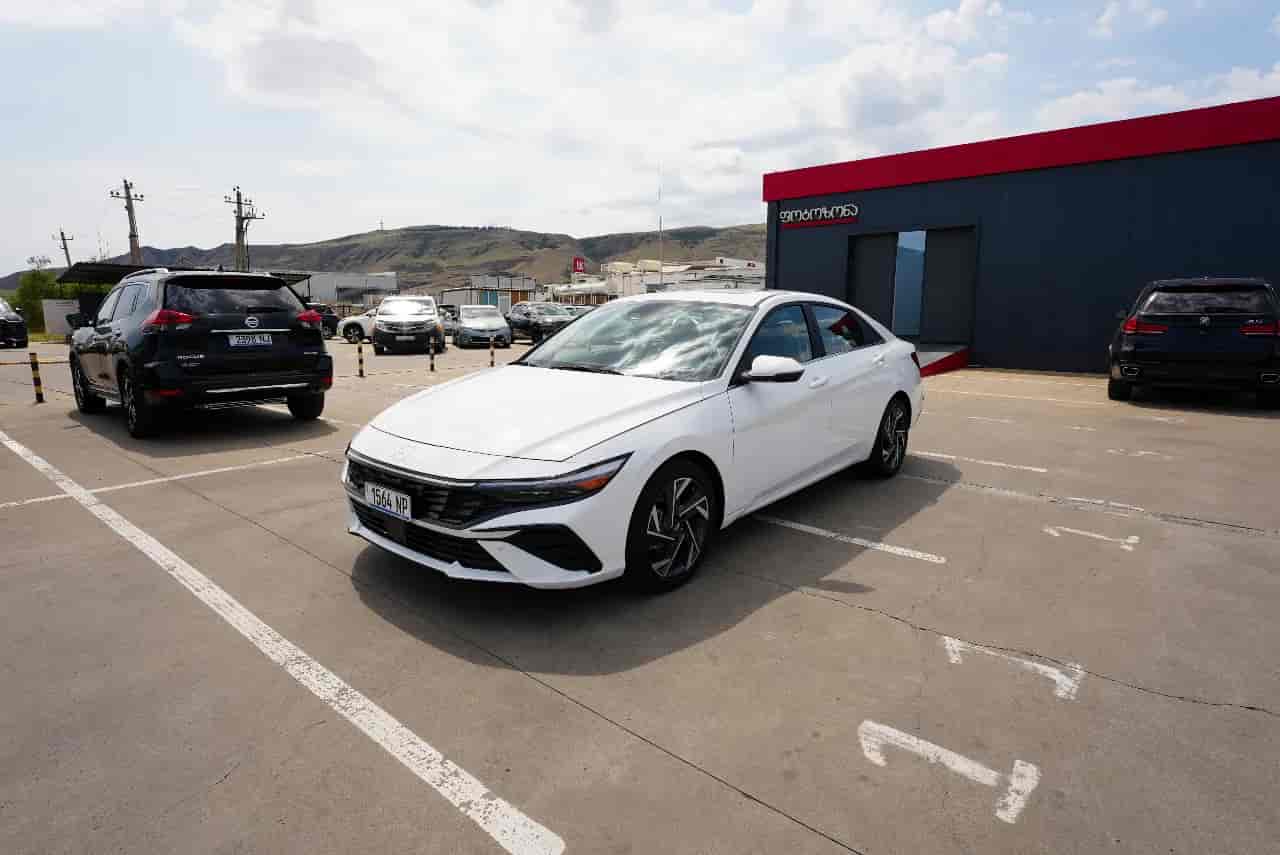 HYUNDAI Elantra - 1