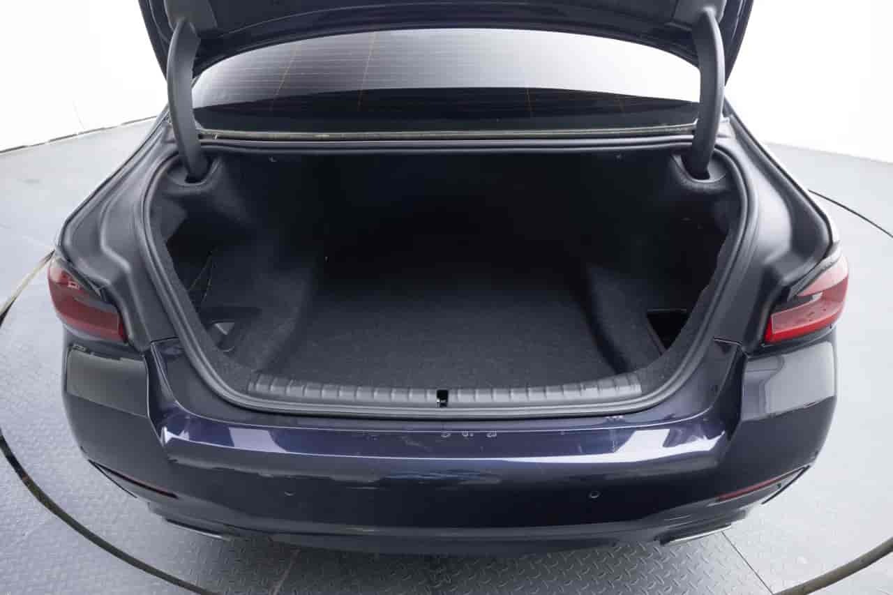 BMW 5-Series - 7