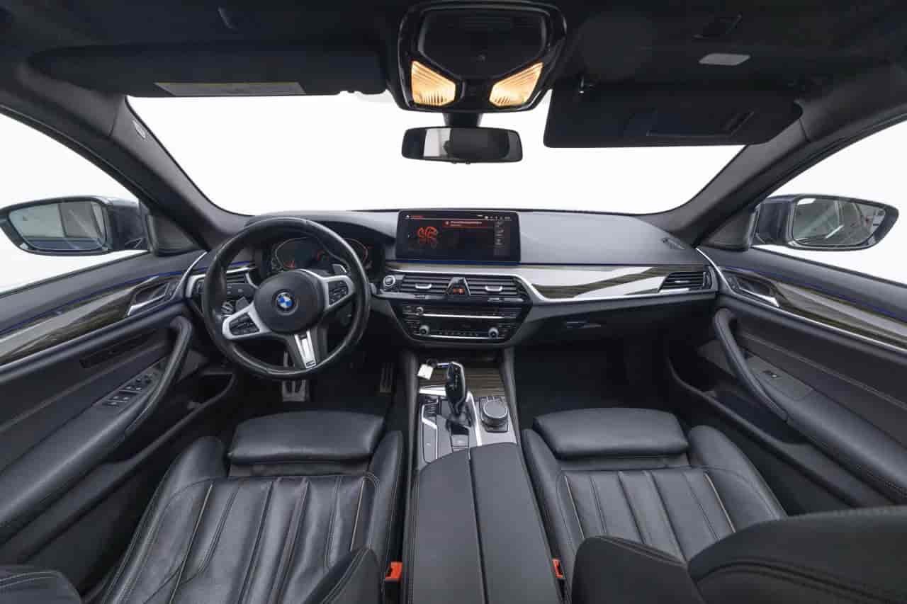 BMW 5-Series - 9