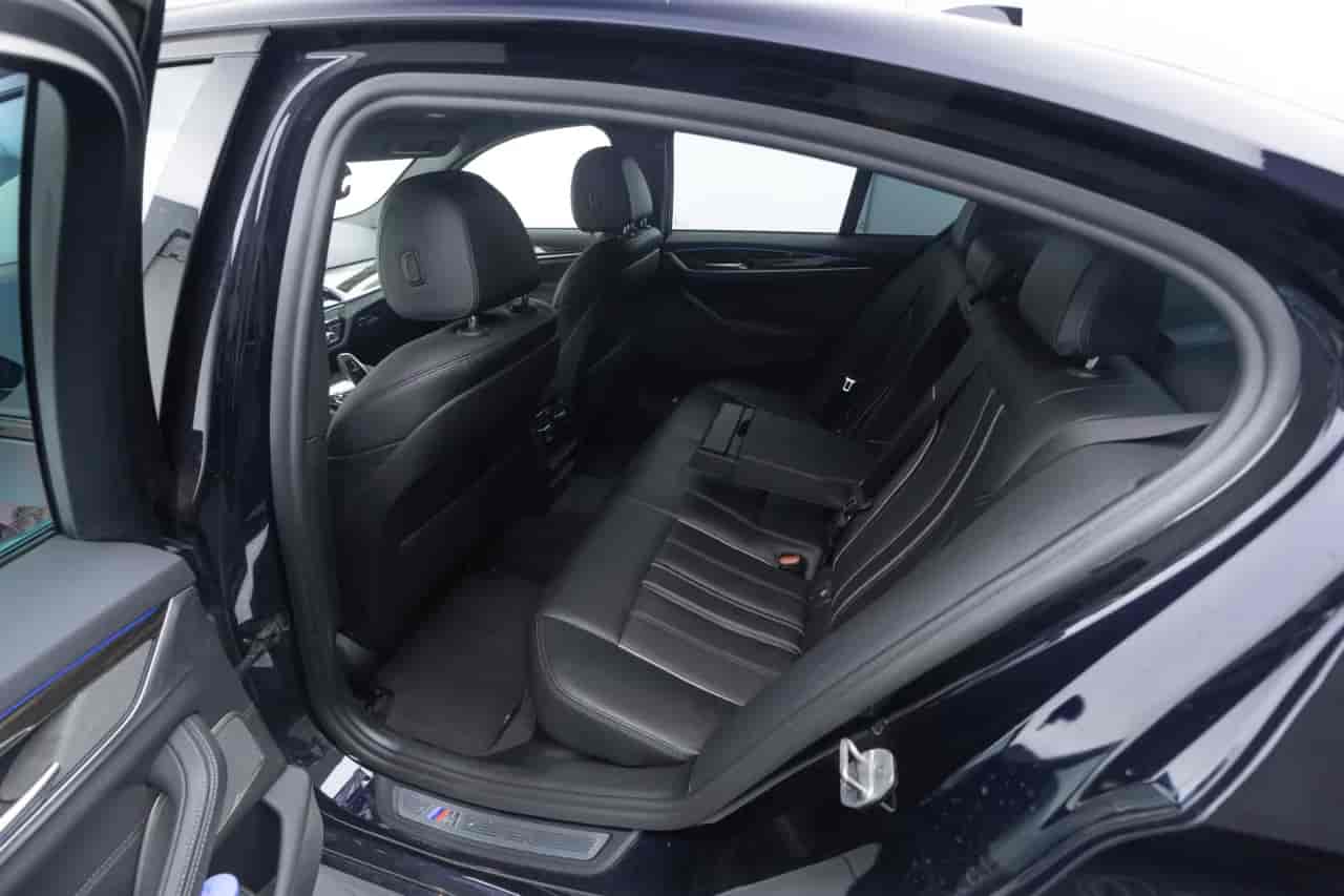 BMW 5-Series - 8