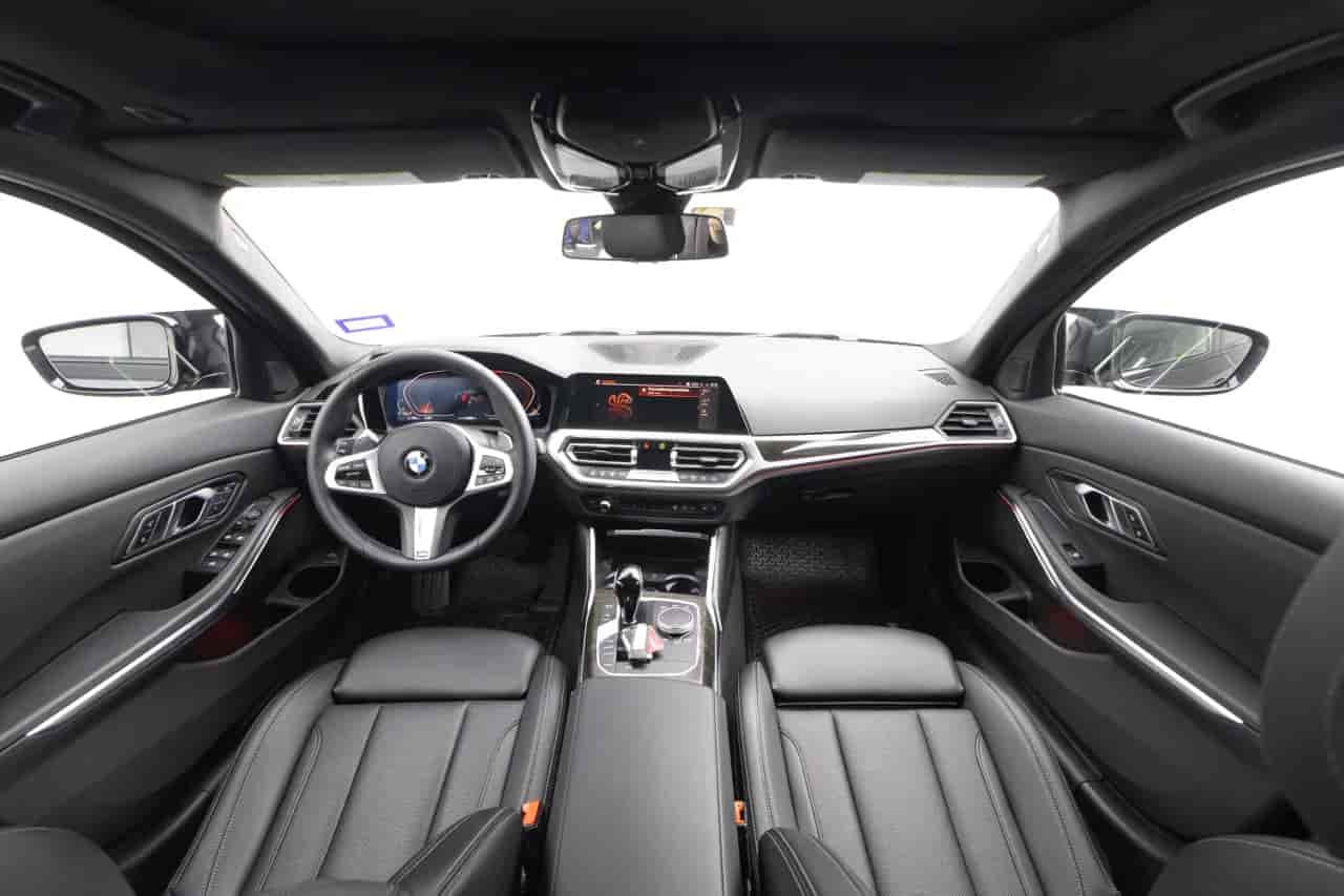 BMW 330i - 9