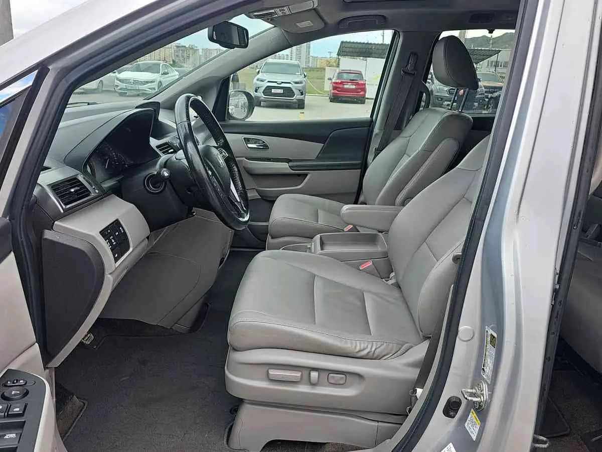 HONDA Odyssey - 10
