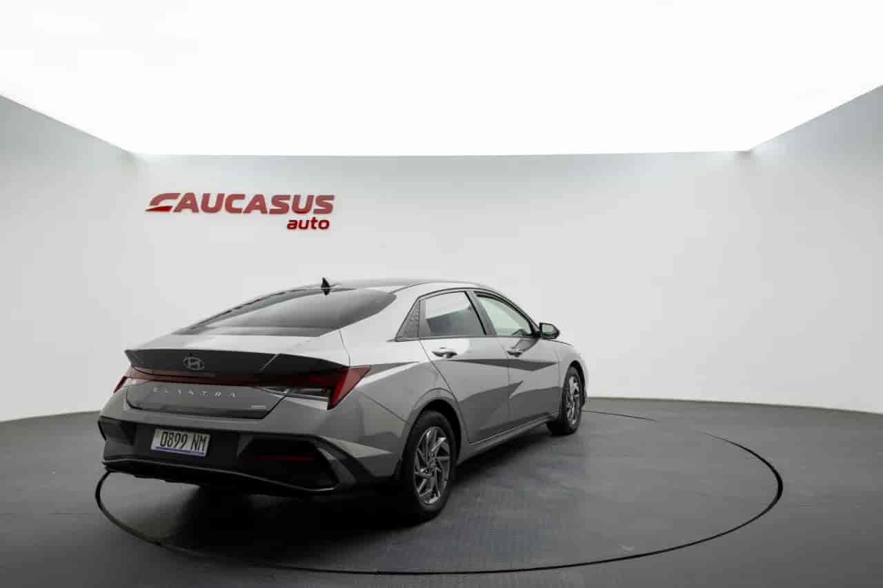 HYUNDAI Elantra - 4