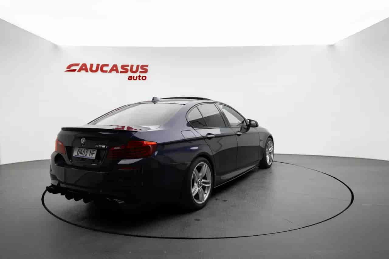 BMW 5-Series - 4